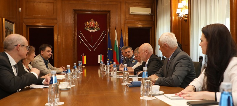 Министър Тодор Тагарев и посланикът на Федерална република Германия Н. Пр. Ирене Планк обсъдиха сътрудничеството в областта на отбраната