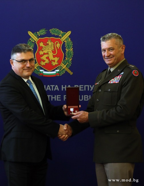 Министърът на отбраната Георги Панайотов отличи с награден знак генерал-адютанта на щата Тенеси генерал-майор Джефри Холмс