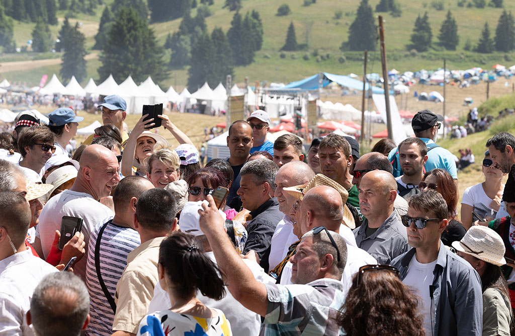 Румен Радев: Няма как да излезем от кризите и да градим устойчиво бъдеще без родолюбие и уважение към родовата памет