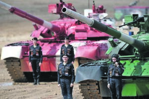 жени екипаж