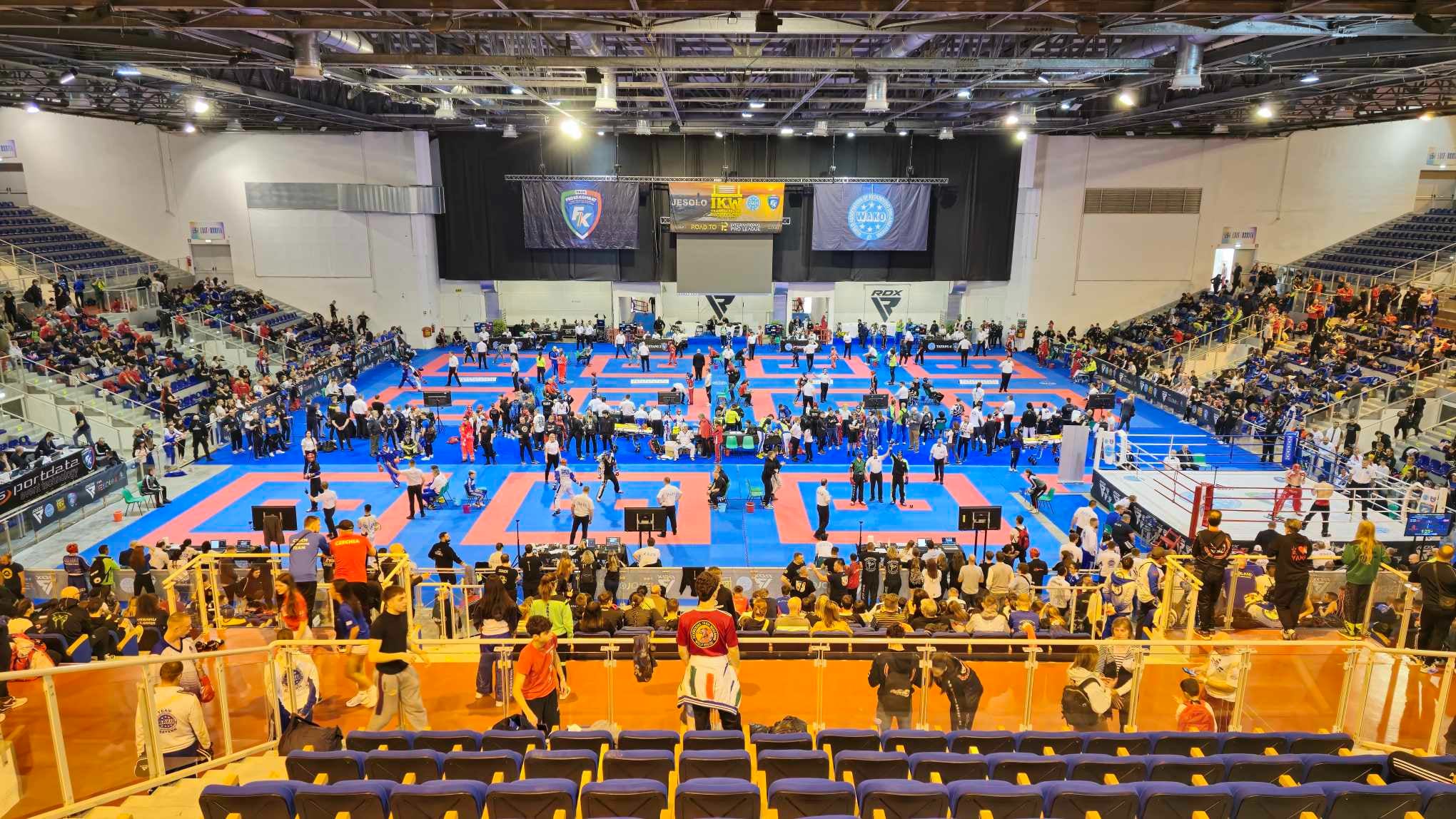 Още 6-ма български кикбоксьори станаха носители на Световна купа в Йезоло днес